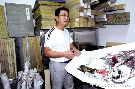 罗渊及其部分藏品。 罗渊及其部分藏品。