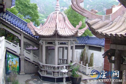 四兄弟花百万元建别墅外形坟墓(组图)