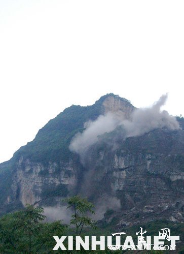重庆武隆山体崩滑7人获救 滑坡仍继续(图)