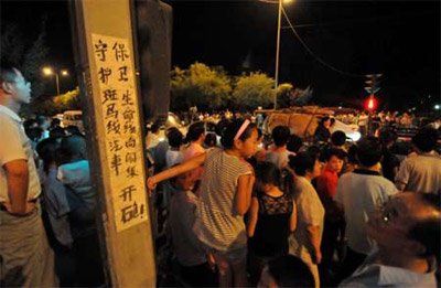 老人持砖连砸30辆违章车续:打算连砸1周(图)